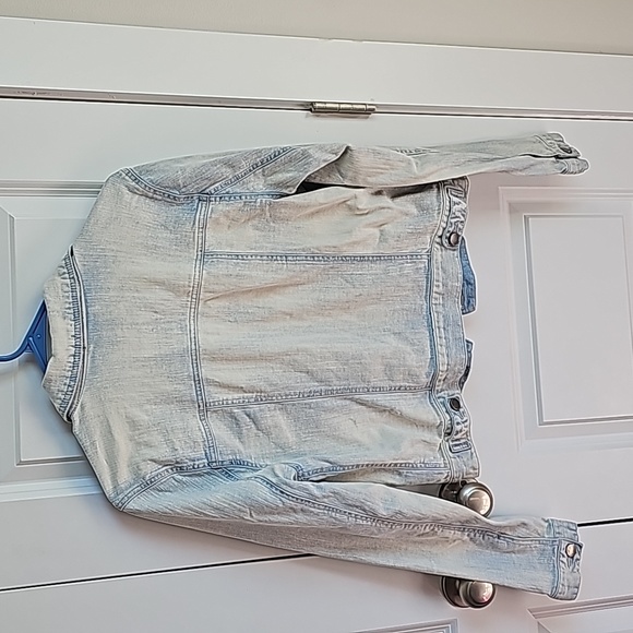 Love Fire Lightwash Jean Jacket in Women's Size Medium EUC - Picture 5 of 5